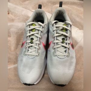 Nike Light Gray Sneakers with Pink Swoosh
